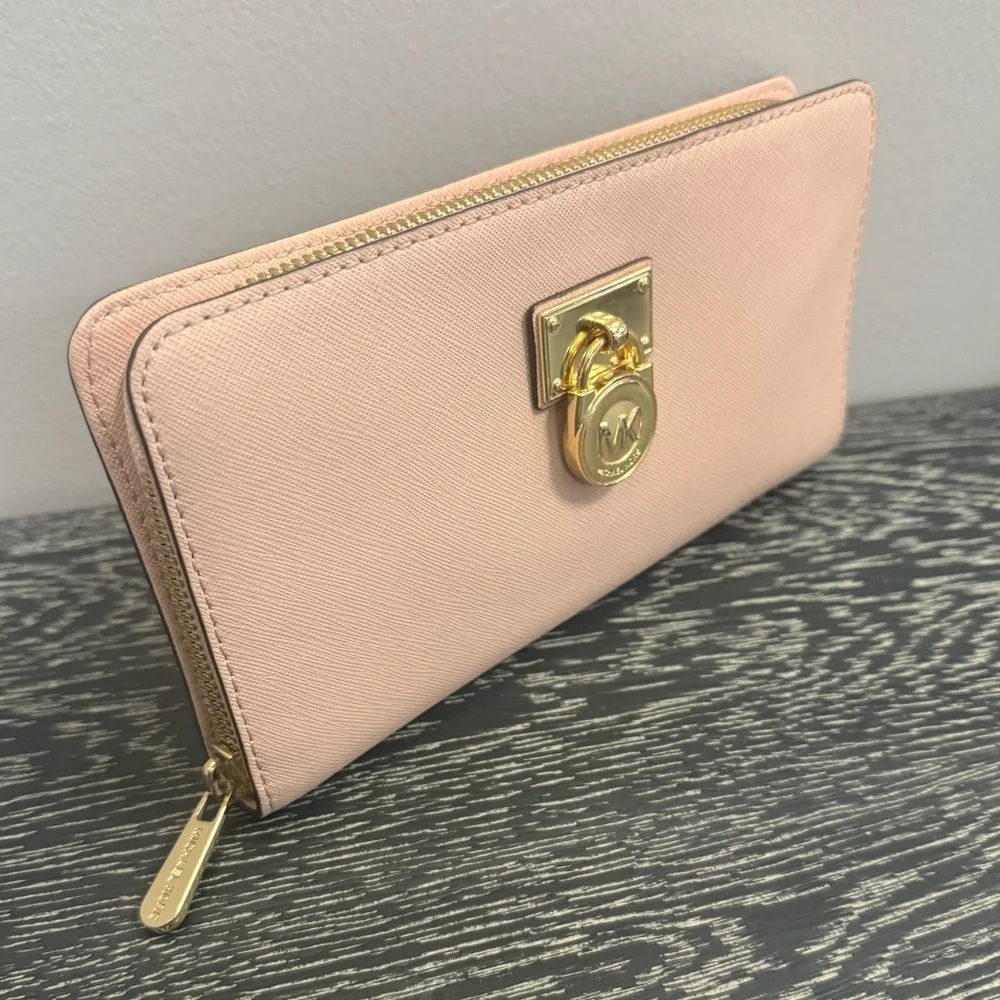 Michael Kors MK Hamilton Traveler Full Size Leather Zip Around Wallet 8” x 4”